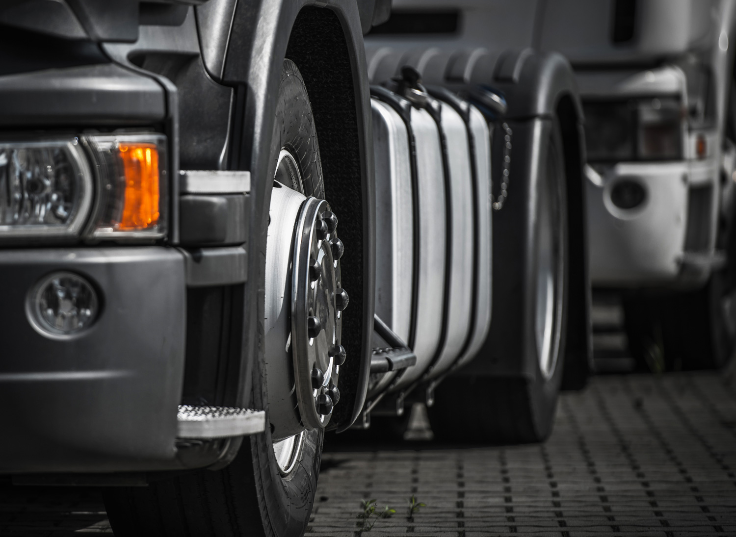 Erfarne fagfolk utfører PKK Kongsvinger og service på lastebiler og tunge kjøretøy.